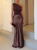 Robe maxi de fête plissée une épaule chic femme