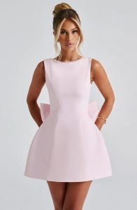 Robe femme courte chic avec nœud au dos