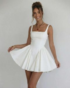 Mini robe blanche décolleté carré soirée club