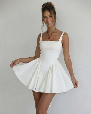 Mini robe blanche décolleté carré soirée club