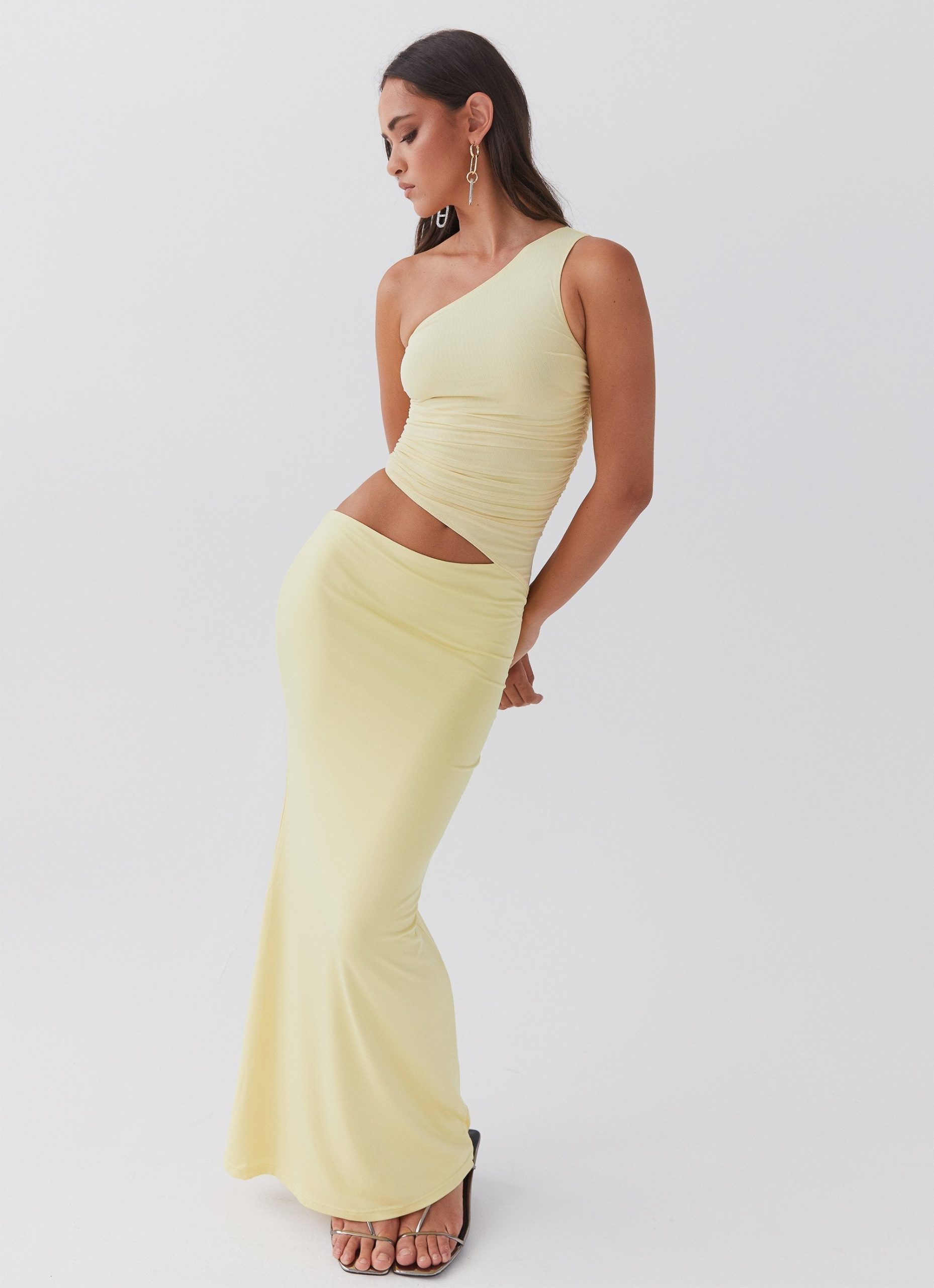 Robe longue asymétrique femme une épaule cut-out élégante